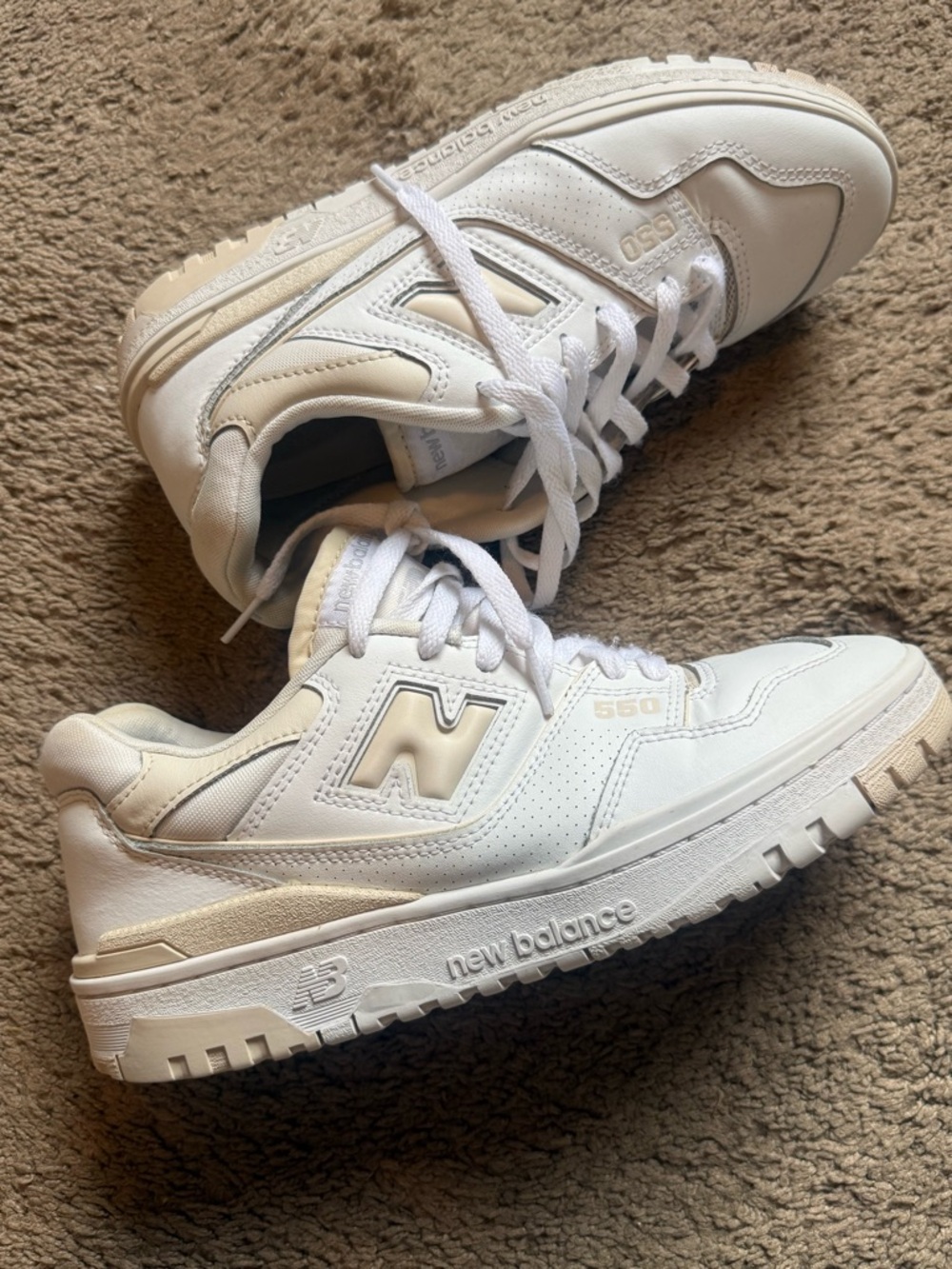 New Balance White Leather 550 Retro Sneakers
Size 9 women /size 7.5 men